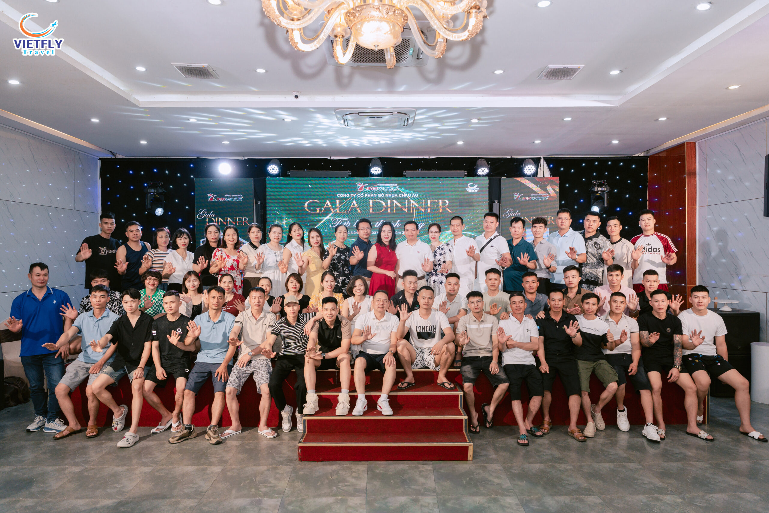 Tập thể CBCNV trong buổi Gala Dinner